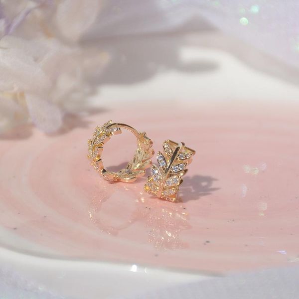 14k gold plated leaves crystal stud earrings for women new design jewelry zirconia earrings, Golden;silver
14k gold plated leaves crystal stud earrings for women new design jewelry zirconia earrings, Golden;silver