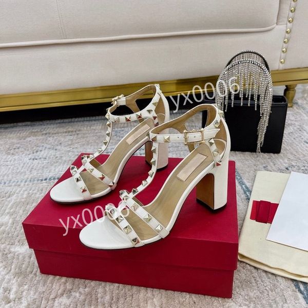 2021 designer rhyton shoes beige men 35-42 trainers vintage luxury chaussures ladies shoe fashion sneakers wave mouth sneaker yh211204, Red;white
2021 designer rhyton shoes beige men 35-42 trainers vintage luxury chaussures ladies shoe fashion sneakers wave mouth sneaker yh211204, Red;white