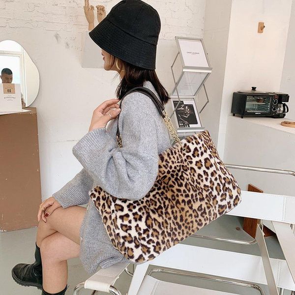 fashionable plush bag for women autumn / winter 2021 new style hair bag chain strap shoulder tote portable cute side
fashionable plush bag for women autumn / winter 2021 new style hair bag chain strap shoulder tote portable cute side
