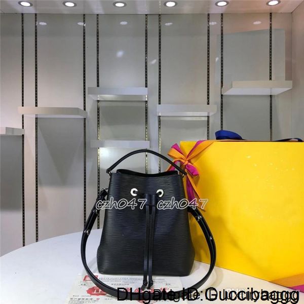 classic designer women shoulder bags style with strap crossbody tote purse genuine leather handbags hipping 53610
classic designer women shoulder bags style with strap crossbody tote purse genuine leather handbags hipping 53610