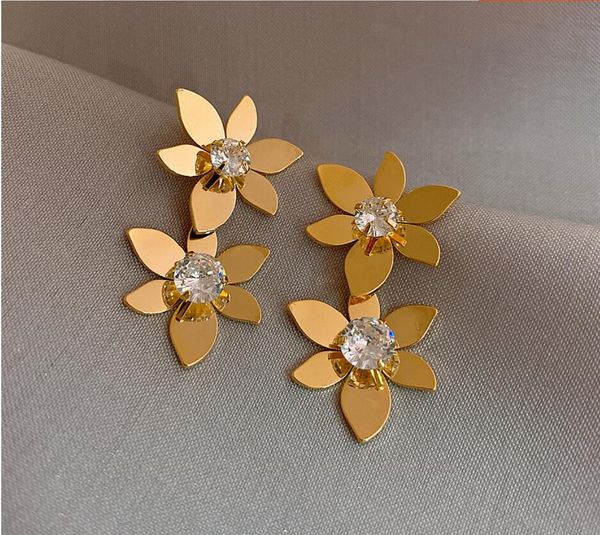 2020 the new luxury gold metal flowers sparkle rhinestone tassel fashion dress wedding bride bridesmaids 472, Golden;silver
2020 the new luxury gold metal flowers sparkle rhinestone tassel fashion dress wedding bride bridesmaids 472, Golden;silver