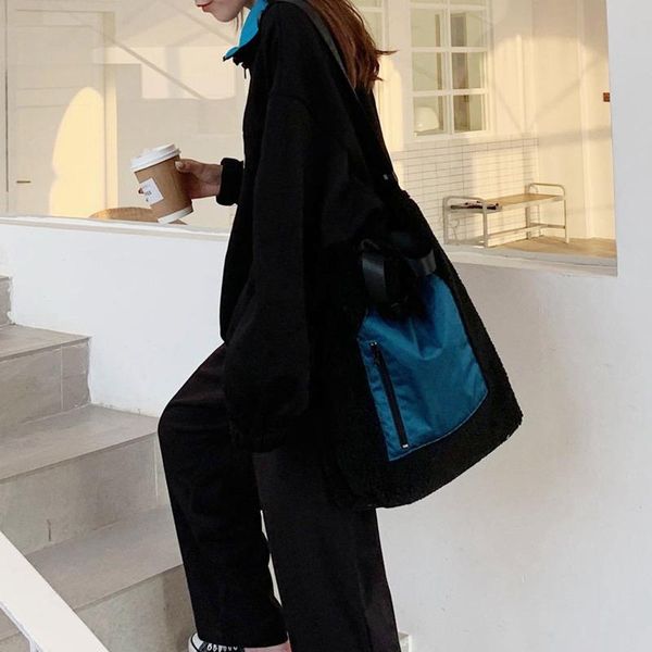 winter 2021 new fashion lamb wool one shoulder women's bag casual contrast all-match large capacity shopping pack d862
winter 2021 new fashion lamb wool one shoulder women's bag casual contrast all-match large capacity shopping pack d862