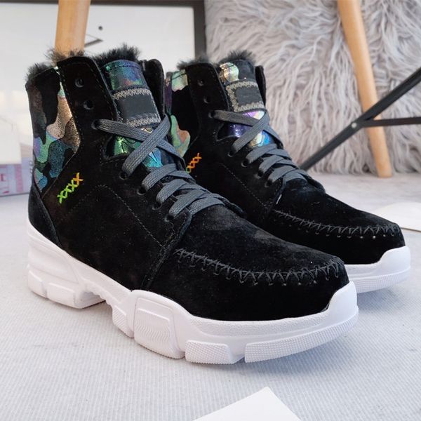 2020 winter fabric, cowhide lining, australian wool velvet, handmade mark line, three-layer combination of non-slip rubber, one-pie, Black
2020 winter fabric, cowhide lining, australian wool velvet, handmade mark line, three-layer combination of non-slip rubber, one-pie, Black