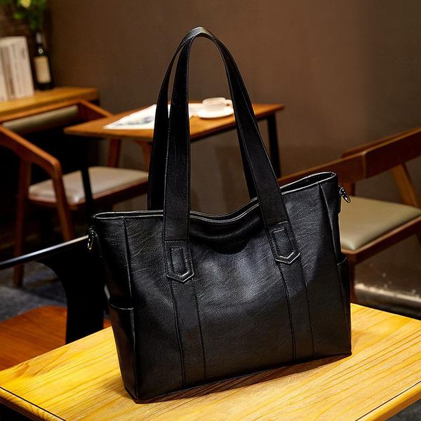 cross body women handbags tassel luxurious leather lady messenger bags wide shoulder strap leisure c1615
cross body women handbags tassel luxurious leather lady messenger bags wide shoulder strap leisure c1615