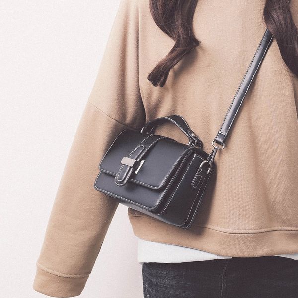 high sense versatile women's 2020 new french small designer fashion one shoulder messenger bag
high sense versatile women's 2020 new french small designer fashion one shoulder messenger bag