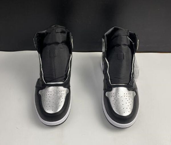 retro 1 high basketball shoes man sneakers shoes silver toe cd0461-001 with double box
retro 1 high basketball shoes man sneakers shoes silver toe cd0461-001 with double box