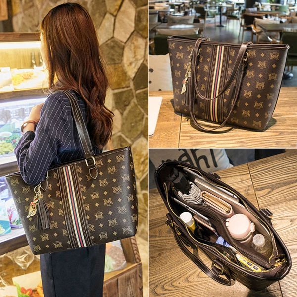 luxurys designers fashion 2021 new spring summer women's large capacity versatile atmosphere printing tote bag one shoulder handbag
luxurys designers fashion 2021 new spring summer women's large capacity versatile atmosphere printing tote bag one shoulder handbag
