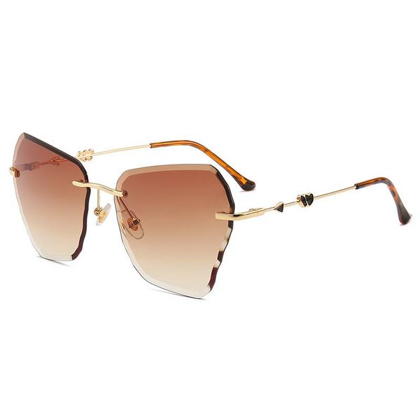 2021 new trend women sunglasses irregular rimless sun glasses for women abay brand fashion personality love driving uv400 oculos, White;black
2021 new trend women sunglasses irregular rimless sun glasses for women abay brand fashion personality love driving uv400 oculos, White;black