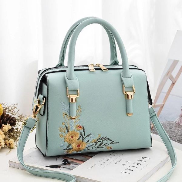 2021 роскошные сумки вышитые женщины сумки pu кожаные сумки crossbody для женщин tote ретро женская сумка женская сумочка
2021 роскошные сумки вышитые женщины сумки pu кожаные сумки crossbody для женщин tote ретро женская сумка женская сумочка