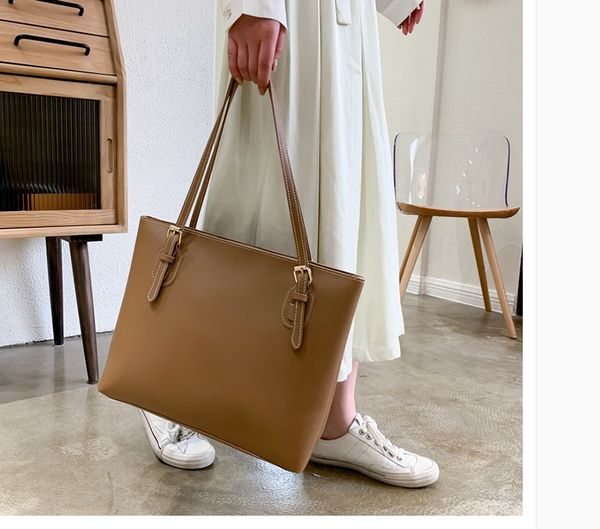 pu fashion ladys totes 2020 new large-capacity shoulder bags fashion simple tote bags
pu fashion ladys totes 2020 new large-capacity shoulder bags fashion simple tote bags