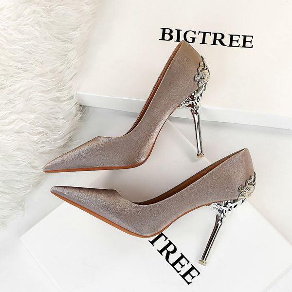 2021 new european and fashion slimming metal decoration heels silk fabrics shallow mouth pointed shoes yhqx, Black
2021 new european and fashion slimming metal decoration heels silk fabrics shallow mouth pointed shoes yhqx, Black