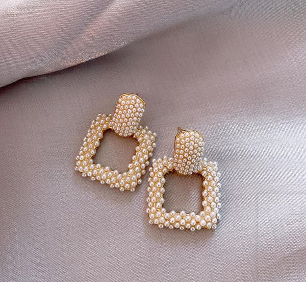 2020 the new vintage vintage french gold pearl geometric square stud earrings are sweet and stylish commuting 473, Golden;silver
2020 the new vintage vintage french gold pearl geometric square stud earrings are sweet and stylish commuting 473, Golden;silver