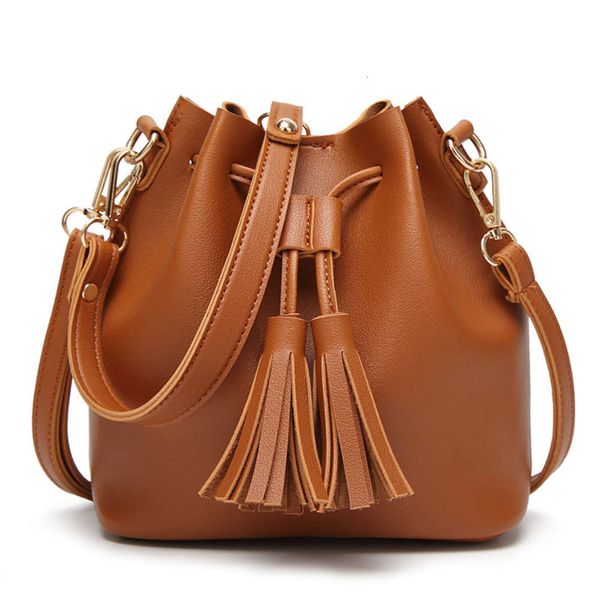 fashion guangzhou 2021 spring new korean women's tassel bucket portable messenger bag
fashion guangzhou 2021 spring new korean women's tassel bucket portable messenger bag