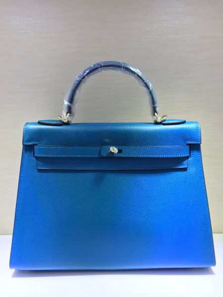 whosale half handmade 25cm epsom leather blue design purse, wax thread, have both gold and silver hardware,contact me for details
whosale half handmade 25cm epsom leather blue design purse, wax thread, have both gold and silver hardware,contact me for details