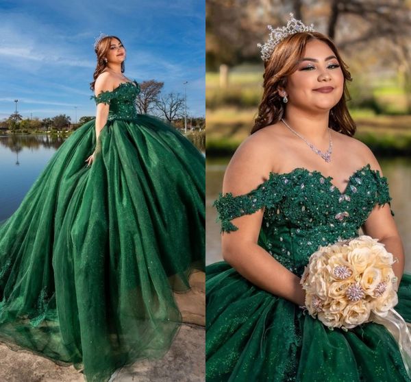 2022 emerald green plus size quinceanera prom dresses off shoulder floal applique beaded crystal corset bacl formal party sweet 16 dress, Blue;red
2022 emerald green plus size quinceanera prom dresses off shoulder floal applique beaded crystal corset bacl formal party sweet 16 dress, Blue;red