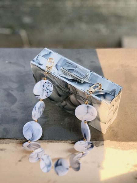2021 acrylic marble-textured lady's handbag stylish wafer chain shoulder bag lady's square box handbag beautiful style bags
2021 acrylic marble-textured lady's handbag stylish wafer chain shoulder bag lady's square box handbag beautiful style bags
