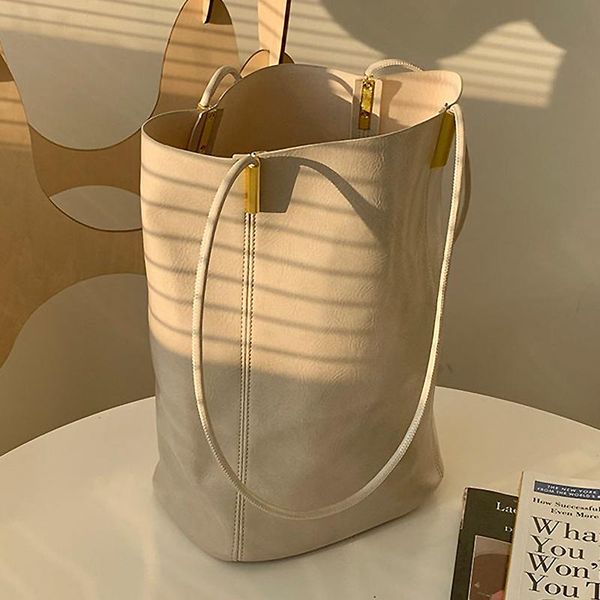 shoulder bags simple ladies large capacity tote bag retro women's niche design female handbag pu leather shiny half moon
shoulder bags simple ladies large capacity tote bag retro women's niche design female handbag pu leather shiny half moon
