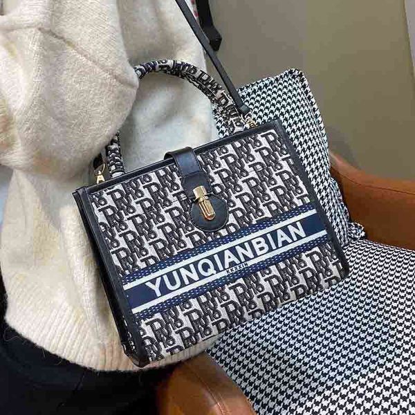 2022 factory wholesale new portable small bag female versatile student one shoulder high-capacity red mature
2022 factory wholesale new portable small bag female versatile student one shoulder high-capacity red mature