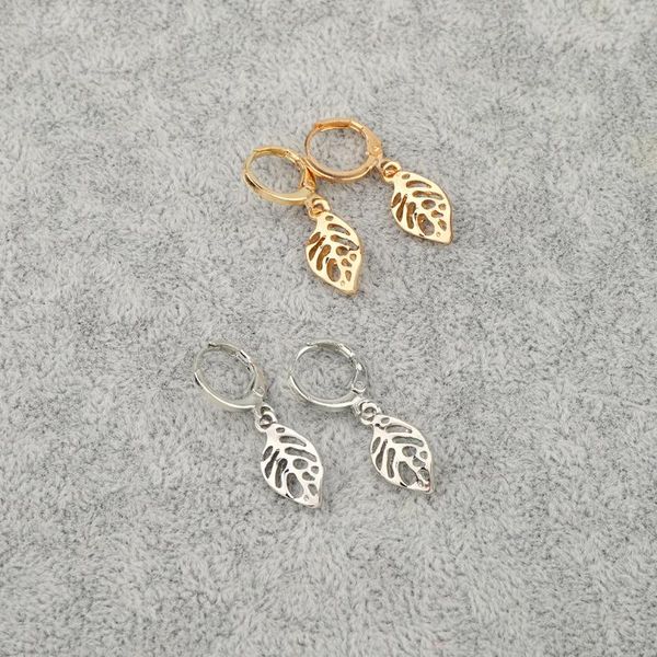 1pair korean mini hollow leaf huggies hoop earrings for women hoops earrings dangling charm ear ring e659, Golden;silver
1pair korean mini hollow leaf huggies hoop earrings for women hoops earrings dangling charm ear ring e659, Golden;silver