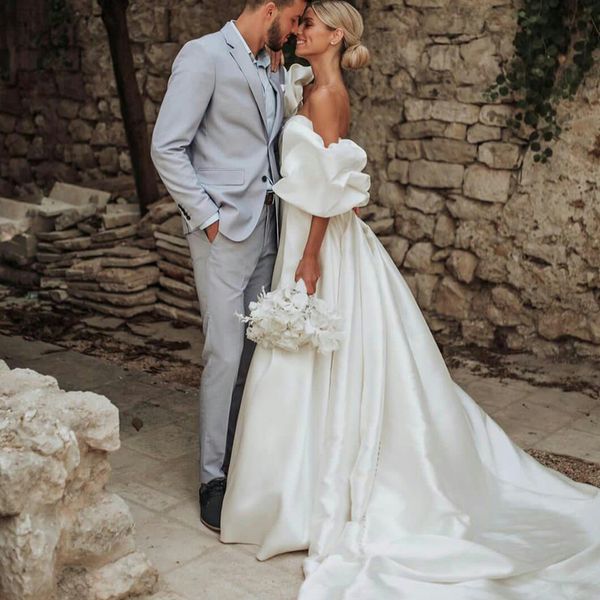 simple satin wedding dresses off shoulder ruffles short sleeve bridal gowns backless puffy wedding robes de mariée, White
simple satin wedding dresses off shoulder ruffles short sleeve bridal gowns backless puffy wedding robes de mariée, White