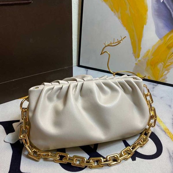 gold chain shoulder handbag lady dinner bag crossbody bag pouch cloud bag genuine real leather hndbags hollowed out metal
gold chain shoulder handbag lady dinner bag crossbody bag pouch cloud bag genuine real leather hndbags hollowed out metal