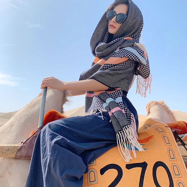 2021 new brand imitation cashmere scarf women's autumn and winter tassels classic lattice warm bib herringbone shawl klwe, Blue;gray
2021 new brand imitation cashmere scarf women's autumn and winter tassels classic lattice warm bib herringbone shawl klwe, Blue;gray