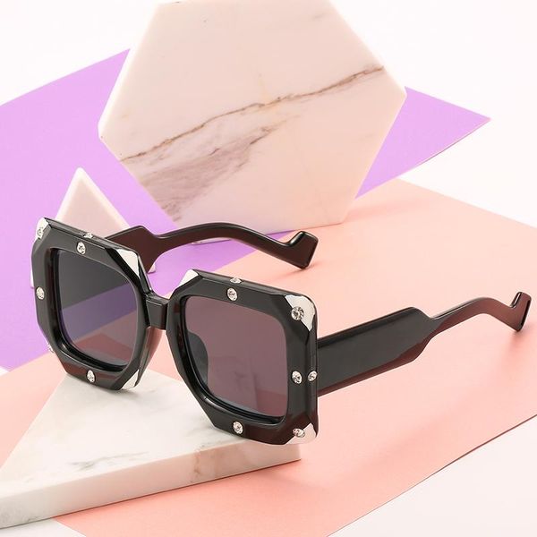 sunglasses square woman design retro large frame rhinestone decoration fashion black white, White;black
sunglasses square woman design retro large frame rhinestone decoration fashion black white, White;black
