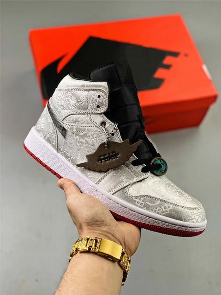 2021 authentic clot x air high 1 mid fearless edison chen satin silk retro casual shoes men sneakers sports cu2804-100 with original box, Black
2021 authentic clot x air high 1 mid fearless edison chen satin silk retro casual shoes men sneakers sports cu2804-100 with original box, Black