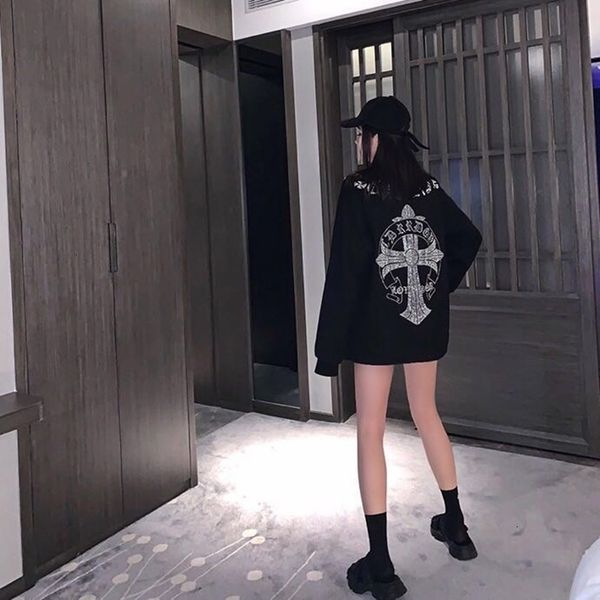 20ss autumn winter cro heart tide" round neck cotton sanskrit cross drill couple's sweater, Black
20ss autumn winter cro heart tide" round neck cotton sanskrit cross drill couple's sweater, Black