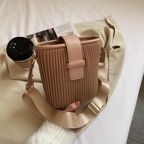 cross body 2021 mew vintage pu leather zipper bucket crossbody bag for women handbag clutch shoulder purses brand
cross body 2021 mew vintage pu leather zipper bucket crossbody bag for women handbag clutch shoulder purses brand