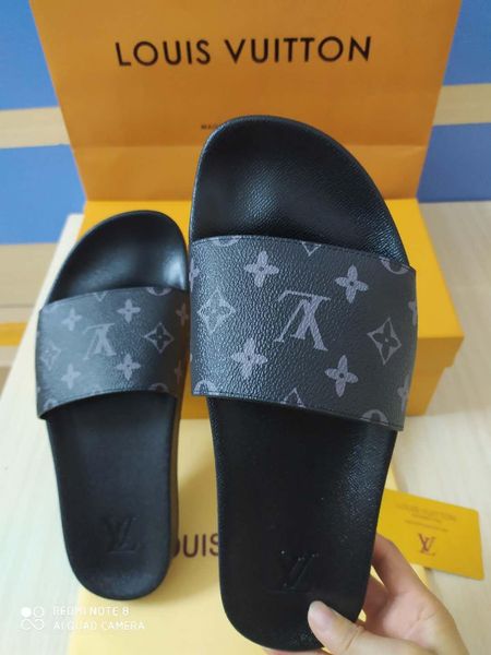 2020designer slippers new r luxury slides men's summer rubber sandals beach slippers fashion wear-resistant slippers indoor shoe size 3, Black
2020designer slippers new r luxury slides men's summer rubber sandals beach slippers fashion wear-resistant slippers indoor shoe size 3, Black