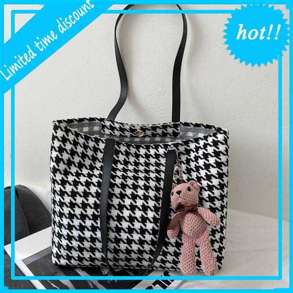 large capacity tote women's big bag 2020 new autumn winter fashion versatile college student one shoulder handbag
large capacity tote women's big bag 2020 new autumn winter fashion versatile college student one shoulder handbag