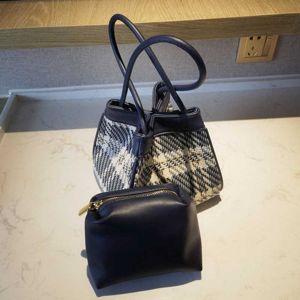retro fashion shoulder bag lattice handbag, style, fashion, design, dumpling, vegetable basket, leisure bag, female
retro fashion shoulder bag lattice handbag, style, fashion, design, dumpling, vegetable basket, leisure bag, female