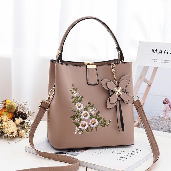 cross body luxury embroidery shoulder bag women pu leather bucket large capacity handbag brands crossbody lady shopping pouch bolso
cross body luxury embroidery shoulder bag women pu leather bucket large capacity handbag brands crossbody lady shopping pouch bolso