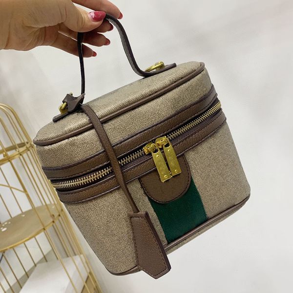 bucket type handbag shoulder bags luxury designer women 2022 wallet messenger bag cosmetics mobile phone fashion all-match temperament godde
bucket type handbag shoulder bags luxury designer women 2022 wallet messenger bag cosmetics mobile phone fashion all-match temperament godde