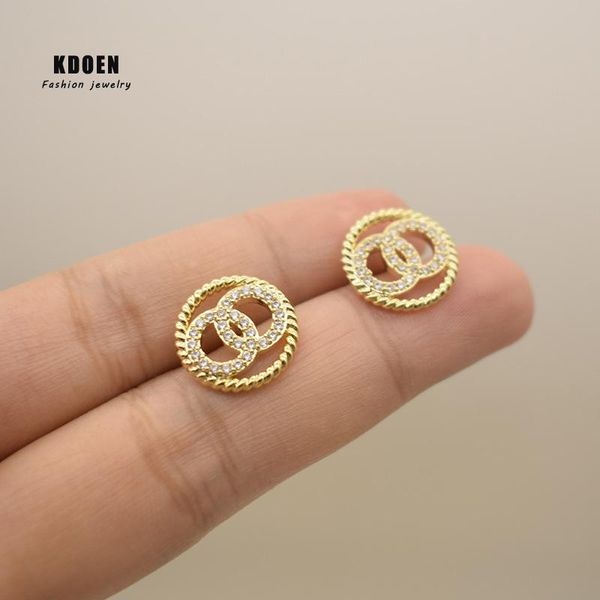 2021 new classic inlaid zircon double circle clasp gold earrings fashion korean jewelry for woman wedding party luxury earrings, Golden;silver
2021 new classic inlaid zircon double circle clasp gold earrings fashion korean jewelry for woman wedding party luxury earrings, Golden;silver
