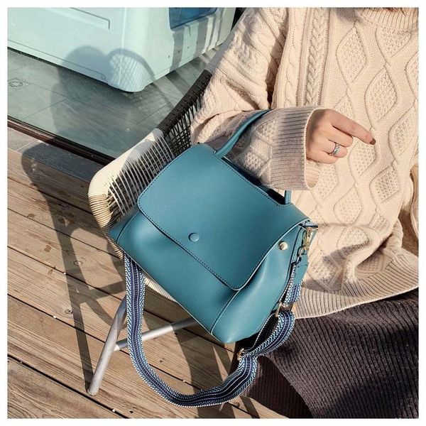 hh fashion simply pu leather crossbody bag for women 2021 winter solid color shoulder messenger bag lady chain travel small handbag 04
hh fashion simply pu leather crossbody bag for women 2021 winter solid color shoulder messenger bag lady chain travel small handbag 04