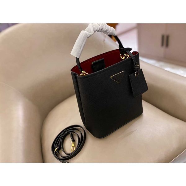 bucket bags selling new women handbag crossbody bags designer shoulder bag solid color fashion women bag
bucket bags selling new women handbag crossbody bags designer shoulder bag solid color fashion women bag
