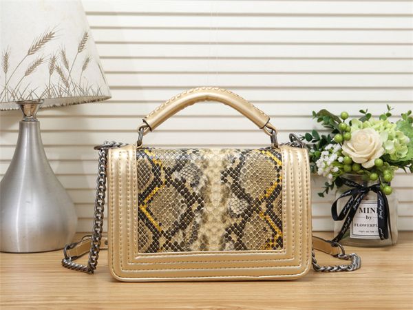 2021 genuine leather womens cc bag luxurys designers bags boy series shoulder bag messenger bag large letters ing
2021 genuine leather womens cc bag luxurys designers bags boy series shoulder bag messenger bag large letters ing