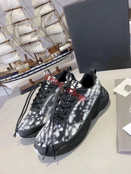 2020 new casual breathable fashion all-match comfortable casual shoes men and women trend sports shoes, Black;red
2020 new casual breathable fashion all-match comfortable casual shoes men and women trend sports shoes, Black;red