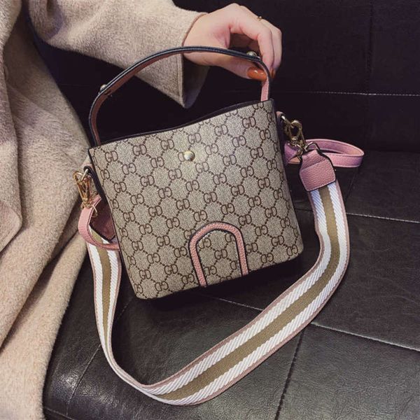 women's 2020 new fashion large capacity single shoulder messenger handbag designers hand tote leather mini women bags
women's 2020 new fashion large capacity single shoulder messenger handbag designers hand tote leather mini women bags