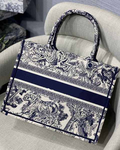bags bag designer quality canvas original grey tiger embroidery big tote shopping capacity trip handbag gshhw
bags bag designer quality canvas original grey tiger embroidery big tote shopping capacity trip handbag gshhw