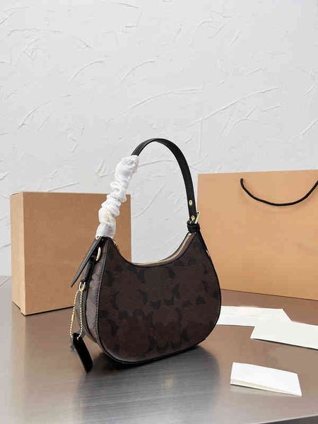 casual underarm oval bags women print handbag shoulder leather designer brand female luxury purses 220309
casual underarm oval bags women print handbag shoulder leather designer brand female luxury purses 220309