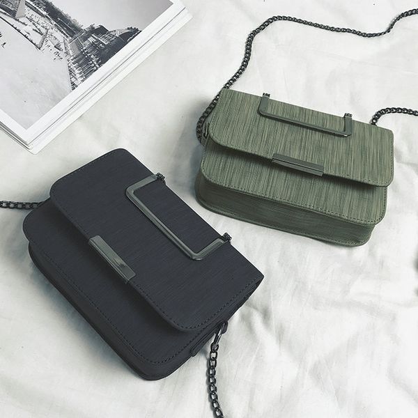 020 woman bag metal portable mini messenger small square joker renovate chain single shoulder package
020 woman bag metal portable mini messenger small square joker renovate chain single shoulder package