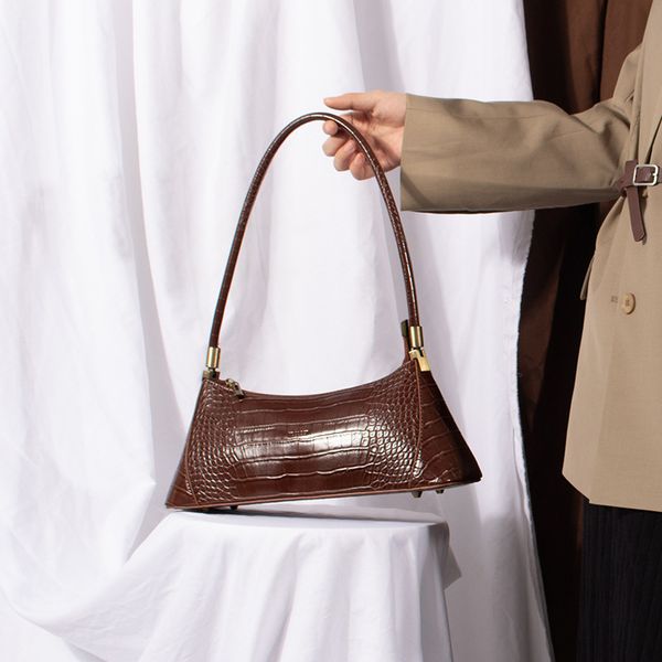 crocodile pattern armpit 2020 small group designer новый французский стиль расширенная ручка b / l сумка на плечо
crocodile pattern armpit 2020 small group designer новый французский стиль расширенная ручка b / l сумка на плечо