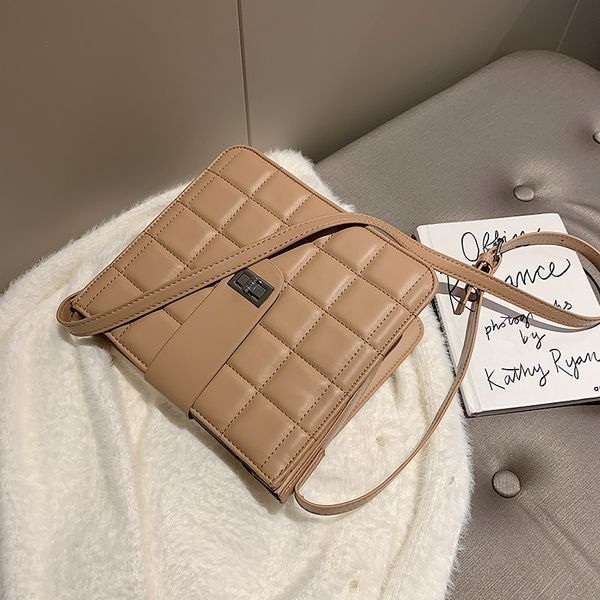 famous brand designer women large capacity handbags female 2019 summer fashion plaid shoulder crossbody tote bag, Red;black
famous brand designer women large capacity handbags female 2019 summer fashion plaid shoulder crossbody tote bag, Red;black
