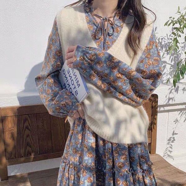 women's tracksuits women 2021 autumn winter v-neck vest knitted sweater and long sleeve floral print dress 2 piece sets elegant outfits, Gray
women's tracksuits women 2021 autumn winter v-neck vest knitted sweater and long sleeve floral print dress 2 piece sets elegant outfits, Gray