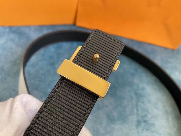 width 25mm double-sided calfskin horizontal stripes black and white double-sided with exquisite shell texture buckle 002, Black;brown
width 25mm double-sided calfskin horizontal stripes black and white double-sided with exquisite shell texture buckle 002, Black;brown