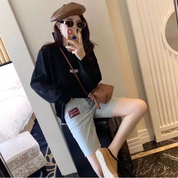 2020 early autumn fashion trend new women's v-neck letter embroidery fashion casual cotton sweater c1120, White;black
2020 early autumn fashion trend new women's v-neck letter embroidery fashion casual cotton sweater c1120, White;black