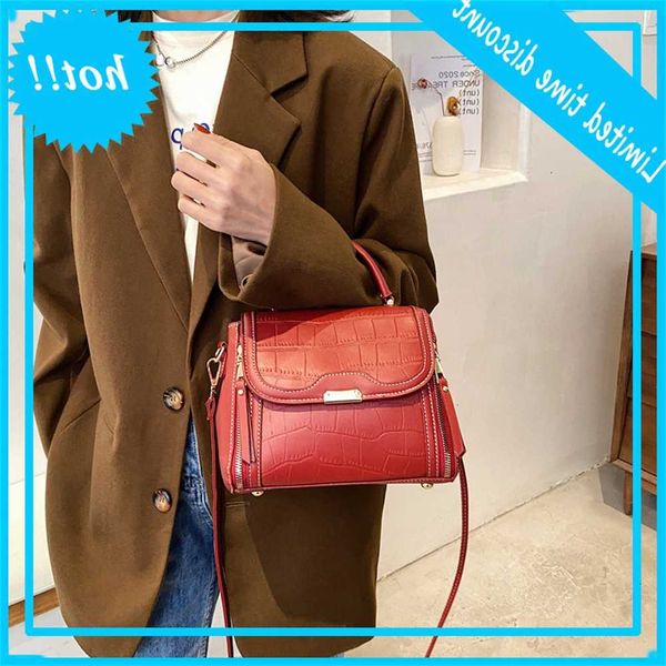 autumn and winter 2020 korean fashion hand-held small square women's single shoulder messenger bag
autumn and winter 2020 korean fashion hand-held small square women's single shoulder messenger bag